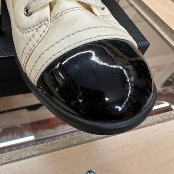 Chanel Size 38 Interlocking CC Logo Lambskin Sneakers - Picture 8 of 8